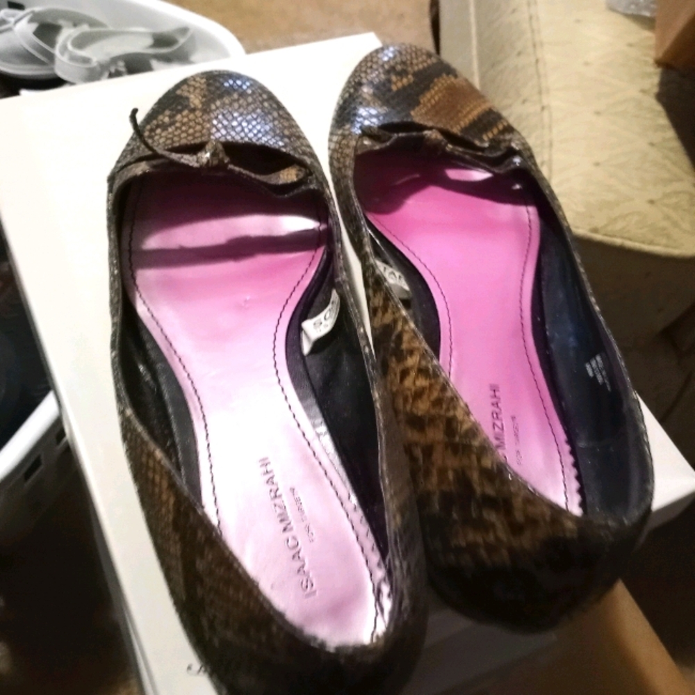 Flat shoes